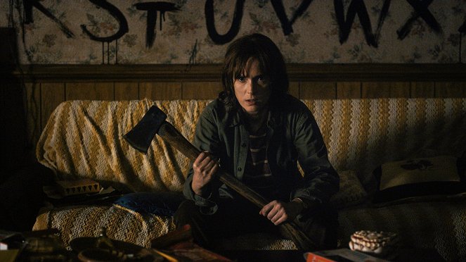 Stranger Things - Chapter Four: The Body - Photos - Winona Ryder