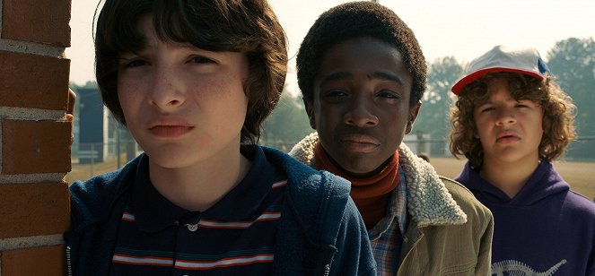 Stranger Things - Capítulo uno: MADMAX - De la película - Finn Wolfhard, Caleb McLaughlin, Gaten Matarazzo