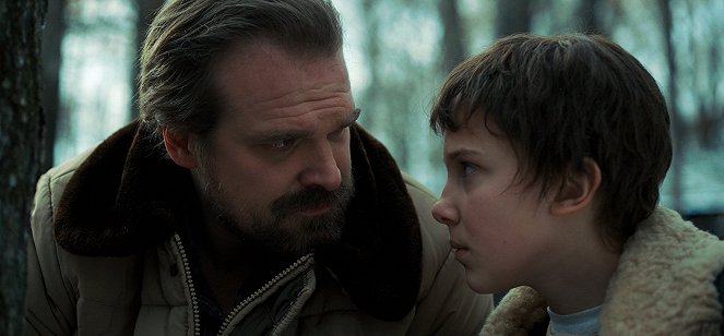 Stranger Things - Chapter Three: The Pollywog - Photos - David Harbour, Millie Bobby Brown