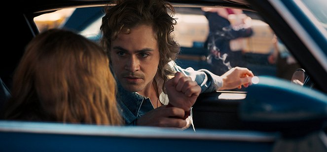 Stranger Things - Season 2 - Chapter Four: Will the Wise - Photos - Dacre Montgomery
