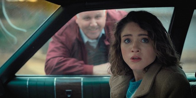 Stranger Things - Chapter Four: Will the Wise - Photos - Natalia Dyer