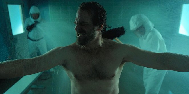 Stranger Things - Chapter Six: The Spy - Photos - David Harbour