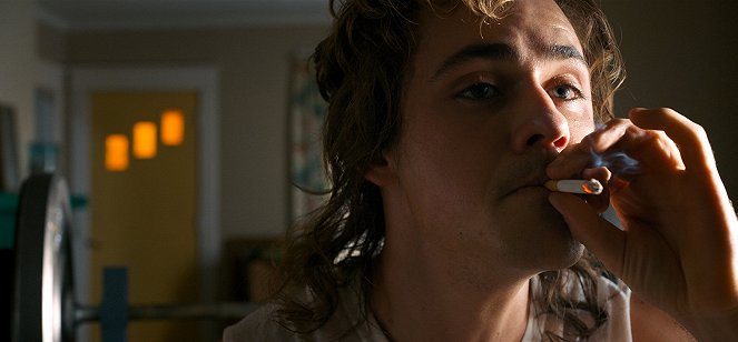 Stranger Things - Chapter Six: The Spy - Photos - Dacre Montgomery