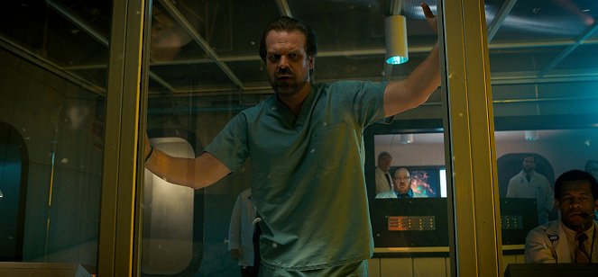 Stranger Things - Chapter Six: The Spy - Photos - David Harbour