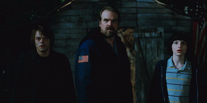 Stranger Things - Chapter Eight: The Mind Flayer - Photos - David Harbour, Charlie Heaton, Finn Wolfhard