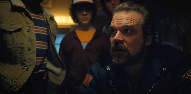 Stranger Things - Season 2 - Chapter Eight: The Mind Flayer - Photos - David Harbour