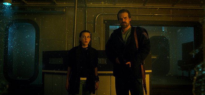 Stranger Things - Chapter Nine: The Gate - Photos - Millie Bobby Brown, David Harbour