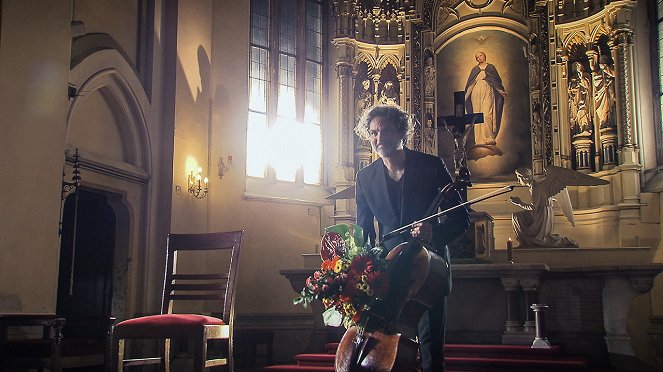 Jiří Bárta hraje Bachovy Suity pro violoncello - Filmfotos