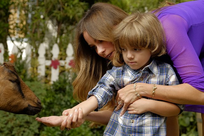 Modern Family - Thanksgiving Jamboree - Van film - Sofía Vergara, Jeremy Maguire