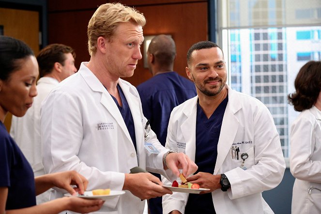 Grey's Anatomy - Season 12 - Walking Tall - Photos - Kevin McKidd, Jesse Williams