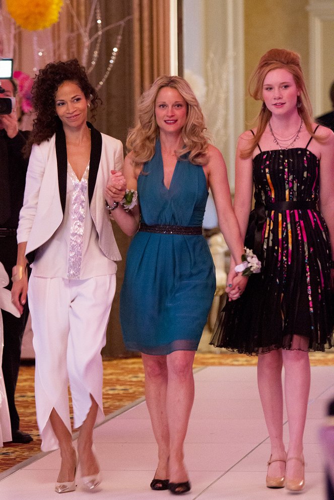 The Fosters - Season 1 - Quinceañera - Photos - Sherri Saum, Teri Polo