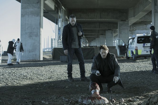 Die Brücke - Episode 1 - Filmfotos - Mikael Birkkjær, Thure Lindhardt