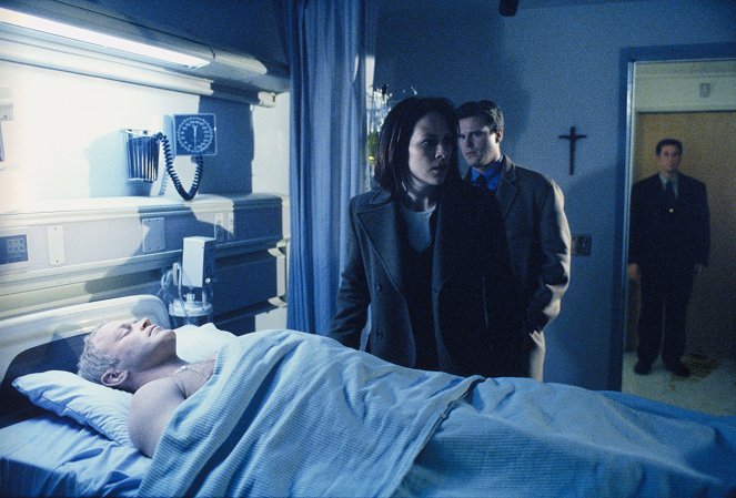The X-Files - Providence - Photos - Neal McDonough, Annabeth Gish, Cary Elwes