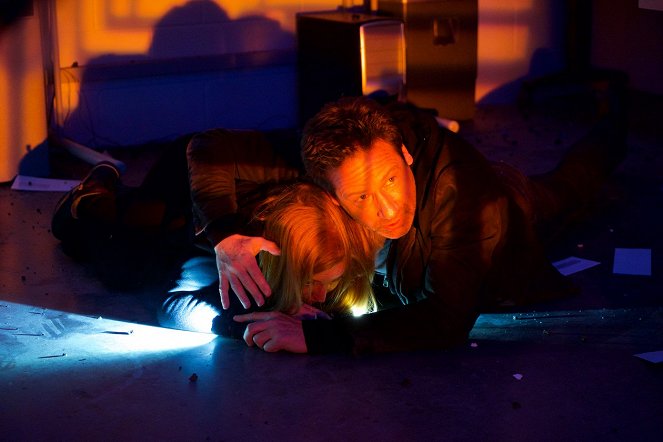 The X-Files - Season 11 - Rm9sbG93ZXJz - Photos - Gillian Anderson, David Duchovny