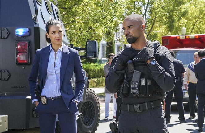 S.W.A.T. - Imposters - Do filme - Stephanie Sigman, Shemar Moore