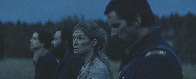 Feinde - Hostiles - Filmfotos - Rosamund Pike, Christian Bale