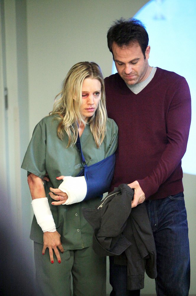 Private Practice - Did You Hear What Happened to Charlotte King? - Van film - KaDee Strickland, Paul Adelstein