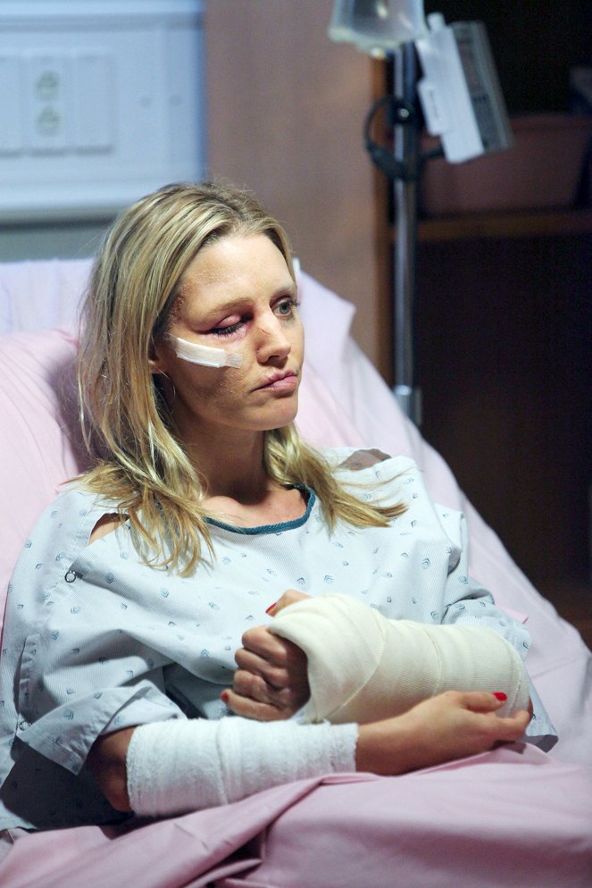 Private Practice - Season 4 - Did You Hear What Happened to Charlotte King? - Photos - KaDee Strickland