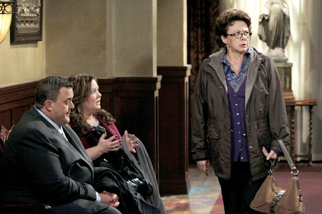 Mike & Molly - Season 2 - Molly Can't Lie - Photos - Billy Gardell, Melissa McCarthy, Rondi Reed