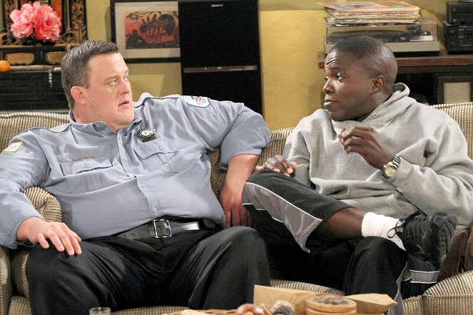Mike & Molly - Molly Can't Lie - Van film - Billy Gardell, Reno Wilson