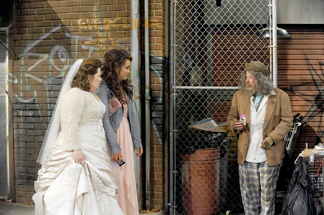 Mike & Molly - The Wedding - Photos - Melissa McCarthy, Katy Mixon, Mark Roberts