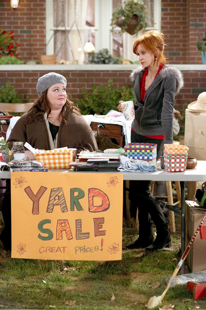 Mike & Molly - Yard Sale - Van film - Melissa McCarthy, Swoosie Kurtz