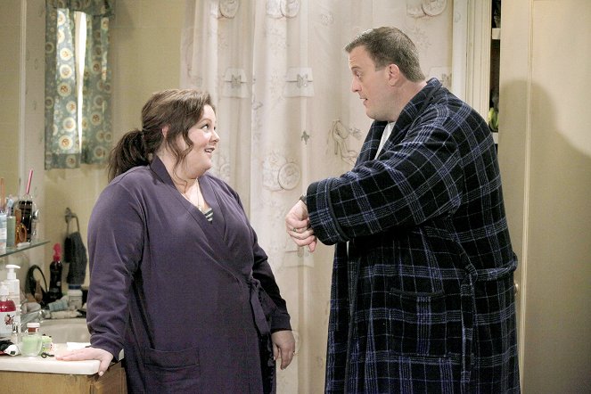 Mike & Molly - Mike Likes Briefs - Photos - Melissa McCarthy, Billy Gardell