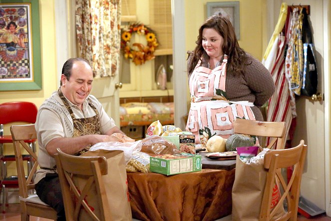 Mike & Molly - Thanksgiving Is Canceled - Van film - Louis Mustillo, Melissa McCarthy