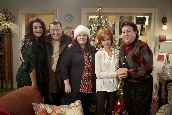 Mike & Molly - Karaoke Christmas - Kuvat elokuvasta - Katy Mixon, Billy Gardell, Melissa McCarthy, Swoosie Kurtz, Louis Mustillo