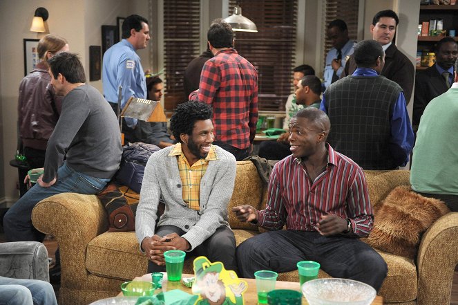 Mike & Molly - St. Patrick's Day - Do filme - Nyambi Nyambi, Reno Wilson