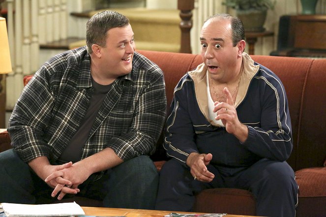 Mike & Molly - Mike Can't Read - Photos - Billy Gardell, Louis Mustillo