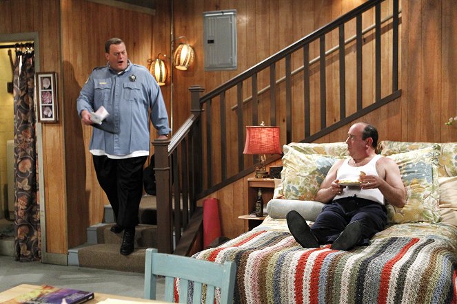 Mike & Molly - School Recital - Photos - Billy Gardell, Louis Mustillo