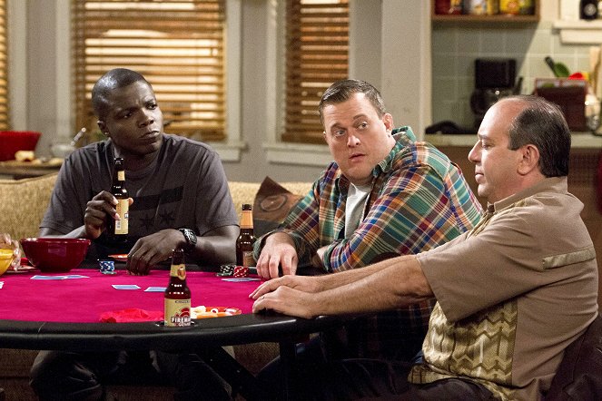 Mike & Molly - Season 4 - Poker in the Front, Looker in the Back - Photos - Reno Wilson, Billy Gardell, Louis Mustillo