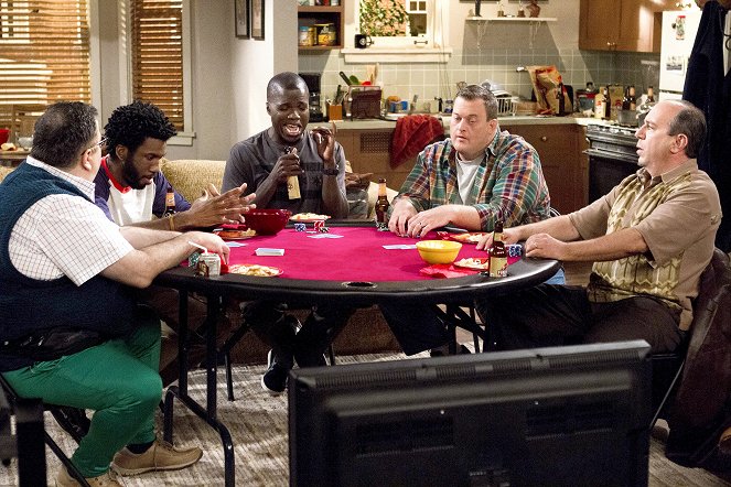 Mike & Molly - Poker in the Front, Looker in the Back - De filmes - Nyambi Nyambi, Reno Wilson, Billy Gardell, Louis Mustillo