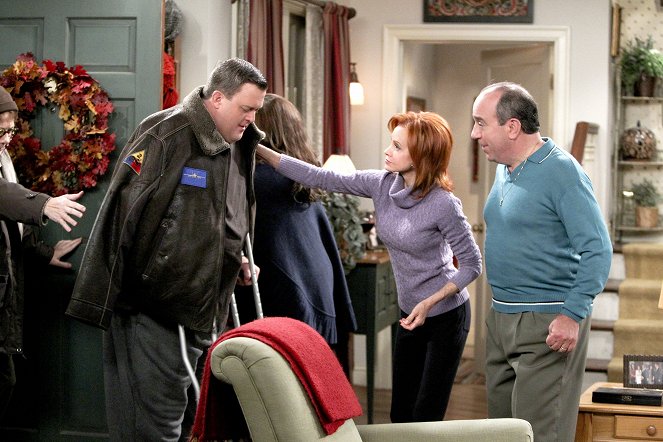 Mike & Molly - They Shoot Asses, Don't They? - Z filmu - Billy Gardell, Swoosie Kurtz, Louis Mustillo