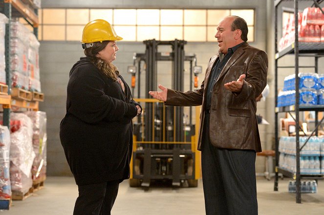 Mike & Molly - What Molly Hath Wrought - Photos - Melissa McCarthy, Louis Mustillo