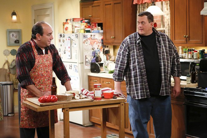 Mike & Molly - Mind Over Molly - Photos - Louis Mustillo, Billy Gardell