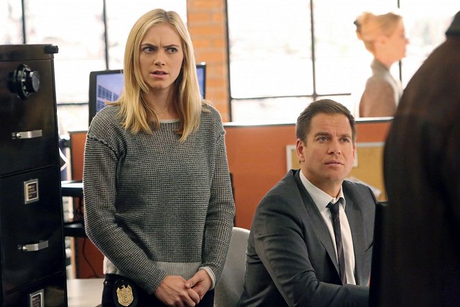 NCIS: Naval Criminal Investigative Service - The Enemy Within - Photos - Emily Wickersham, Michael Weatherly