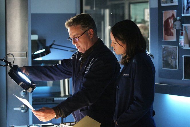 CSI: Crime Scene Investigation - Season 7 - Post Mortem - Photos - William Petersen, Jorja Fox