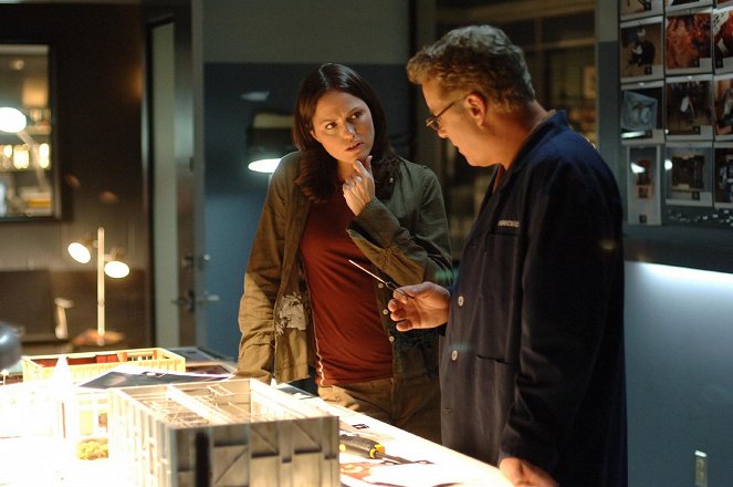 CSI: Crime Scene Investigation - Season 7 - Loco Motives - Photos - Jorja Fox, William Petersen