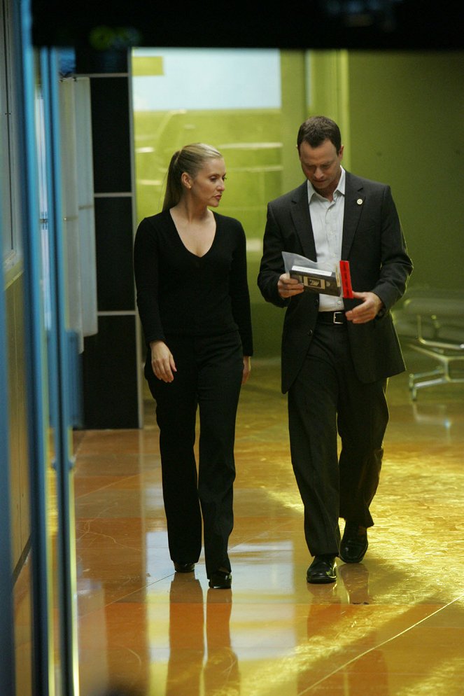 CSI: Miami helyszínelők - Season 4 - A szökevényjárat - Filmfotók - Emily Procter, Gary Sinise