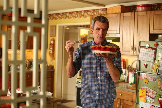 The Middle - Please Don't Feed the Hecks - Photos - Neil Flynn