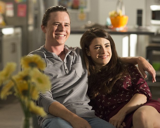 The Middle - Season 9 - Meet the Parents - Photos - Charlie McDermott, Daniela Bobadilla