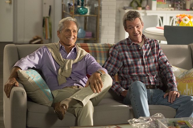 The Middle - Meet the Parents - Photos - Gregory Harrison, Neil Flynn