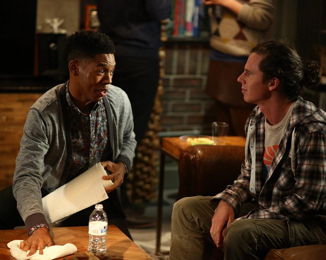 The Middle - Eyes Wide Open - Photos - Alphonso McAuley, Charlie McDermott