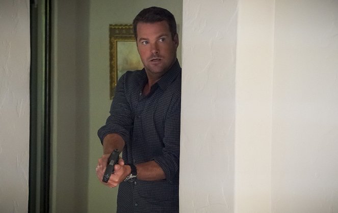 NCIS: Los Angeles - Assets - Van film - Chris O'Donnell