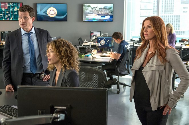 Unforgettable - Throwing Shade - Photos - Dylan Walsh, Tawny Cypress, Poppy Montgomery