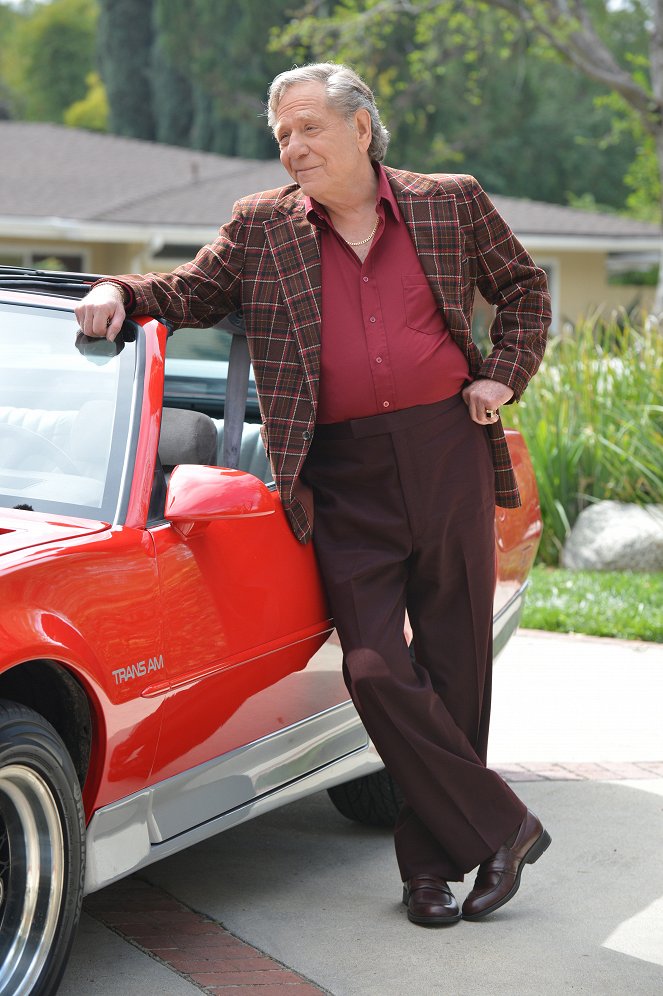 The Goldbergs - The Circle of Driving - Photos - George Segal