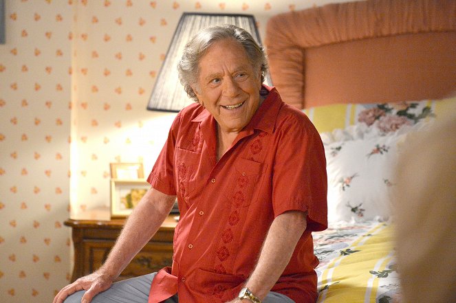 The Goldbergs - Season 1 - Daddy Daughter Day - Photos - George Segal