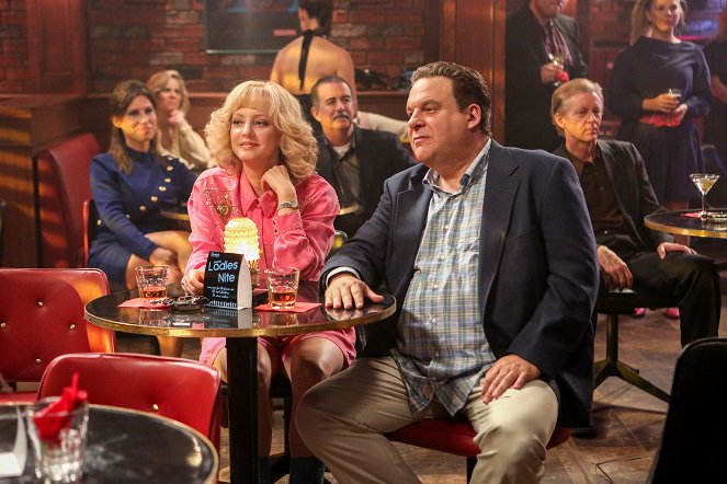 The Goldbergs - Why're You Hitting Yourself? - Photos - Wendi McLendon-Covey, Jeff Garlin